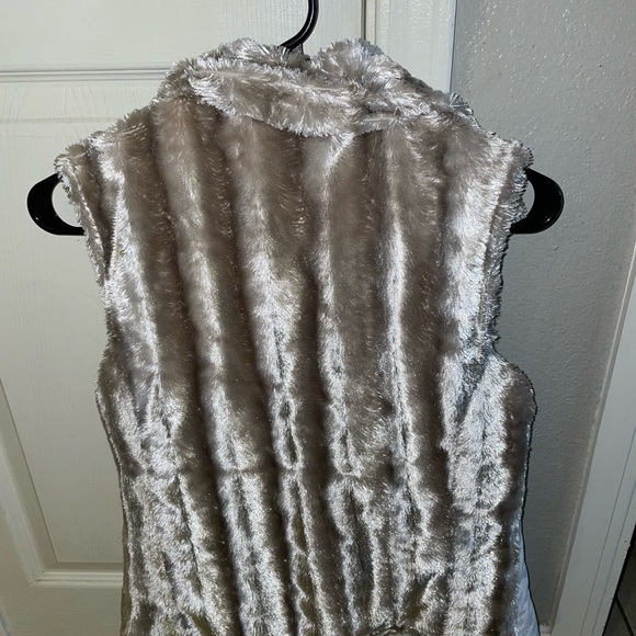 New Private quarters touch of mink vest size Small - Picture 2 of 3